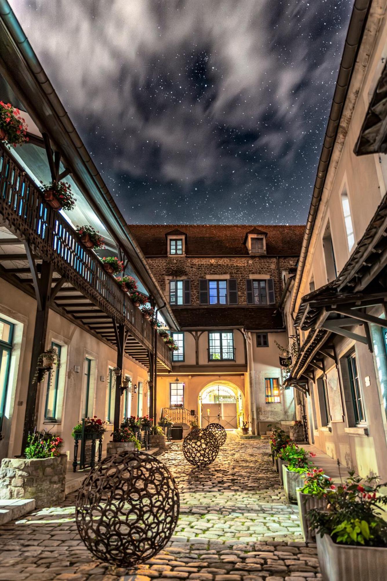 Hotel De La Poste Avallon Buitenkant foto